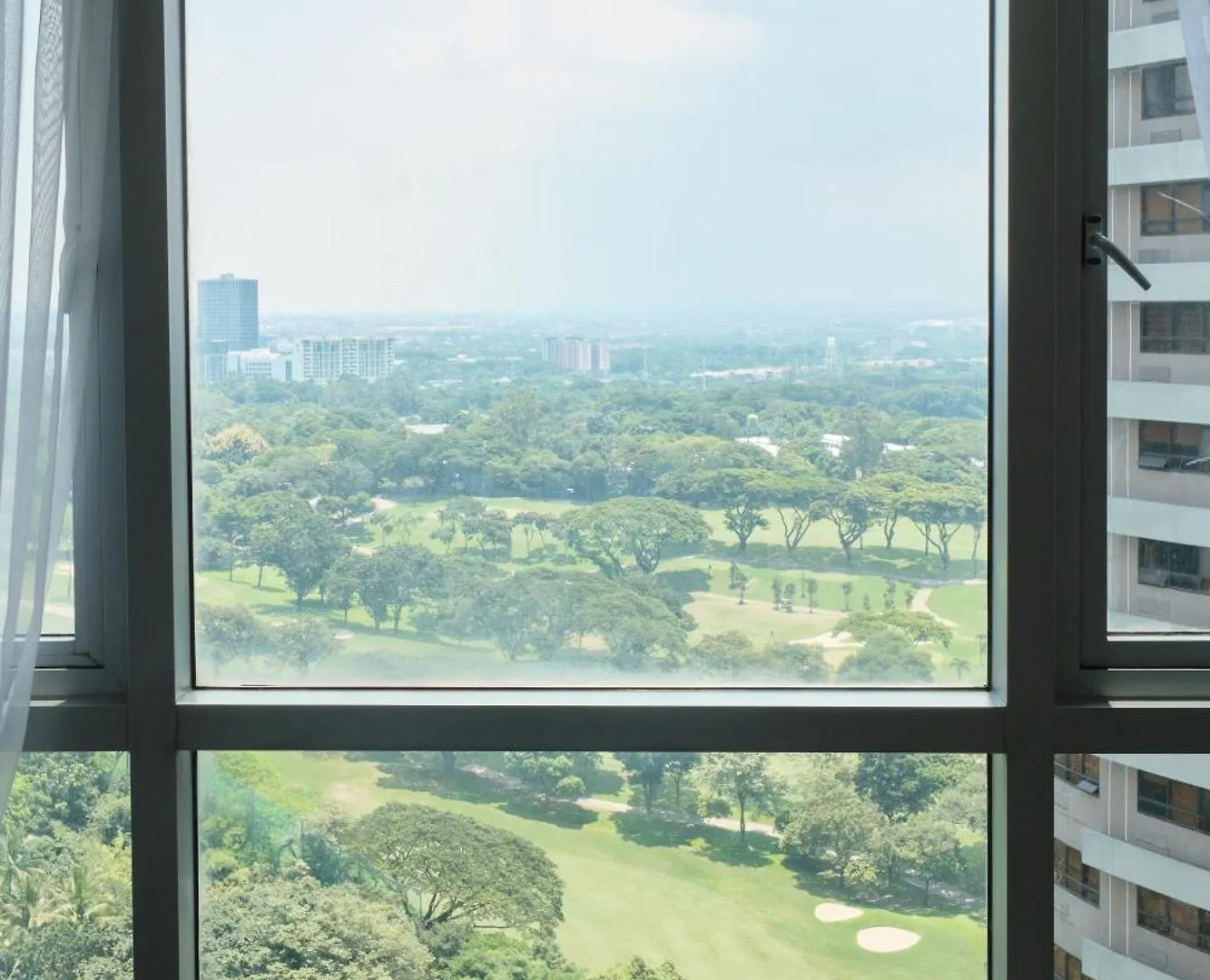 Apartment Bgc Suite With Golf Course View Manila