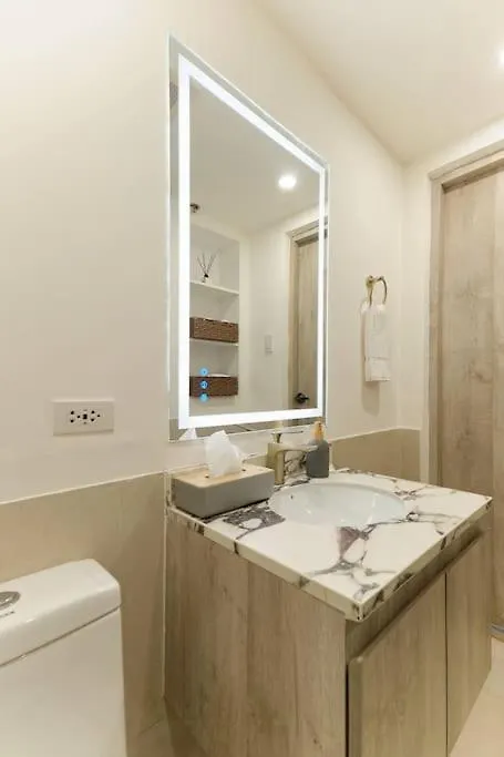 Apartment Bgc Suite With Golf Course View Manila